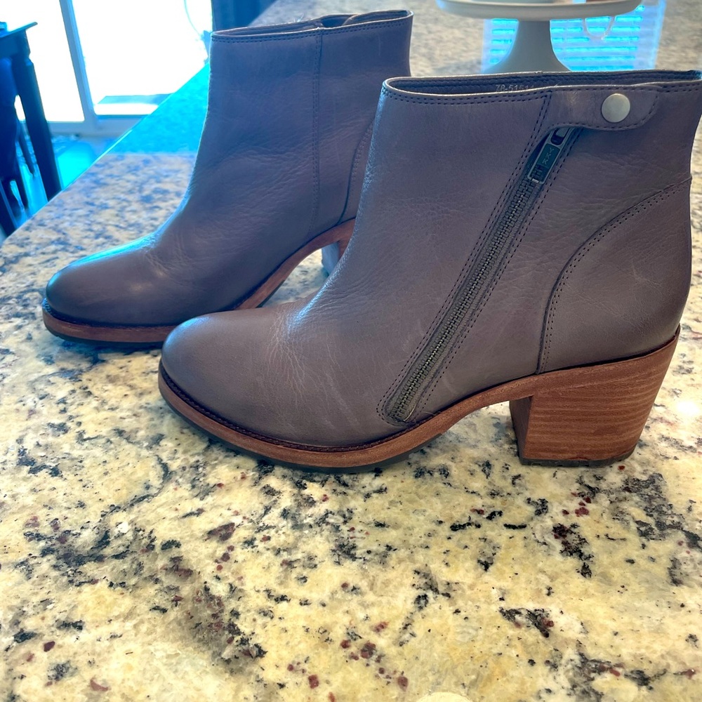 Boots - Picture 3 of 6